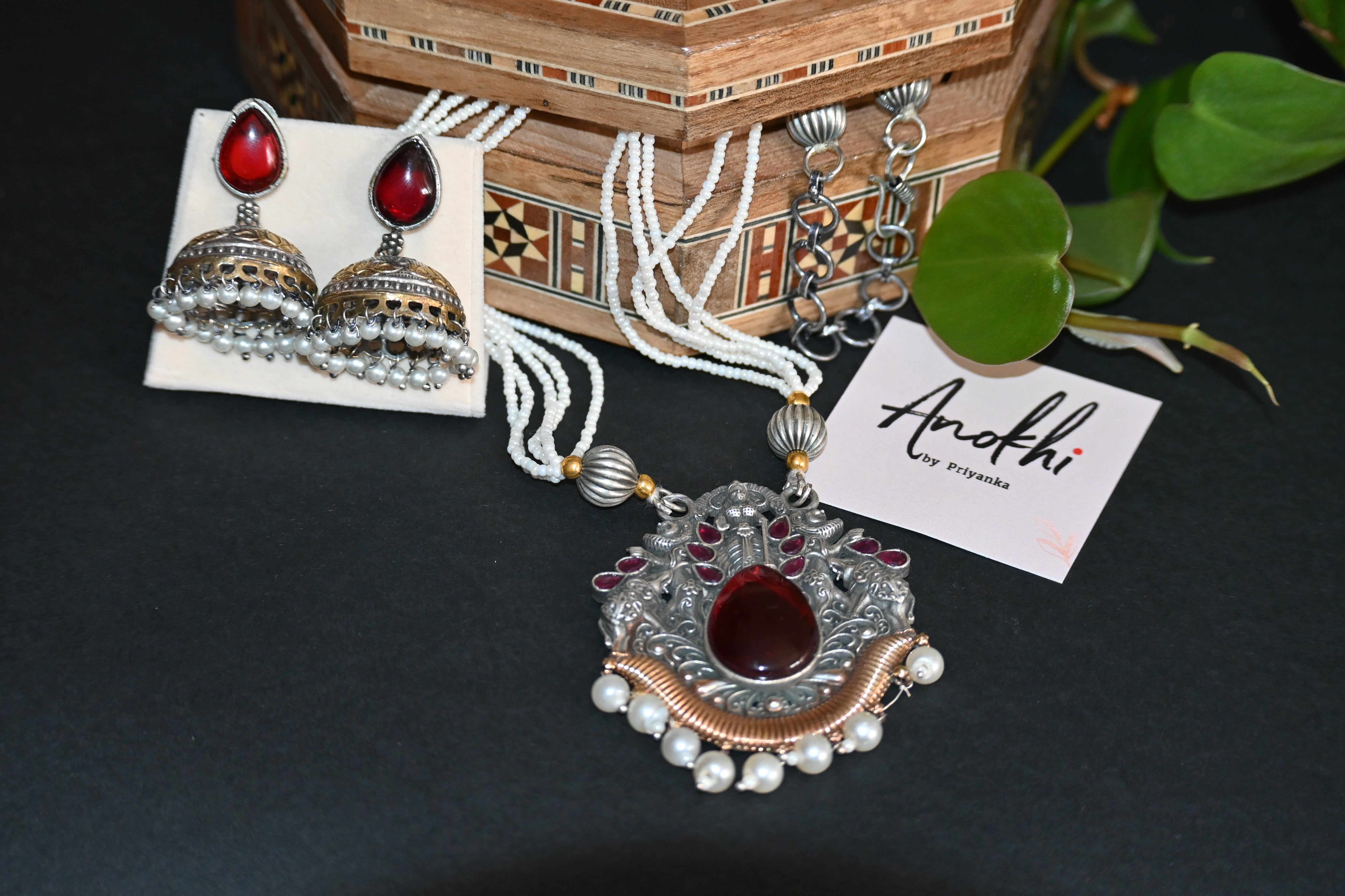 Neckless Set with light Red Monalisa stone