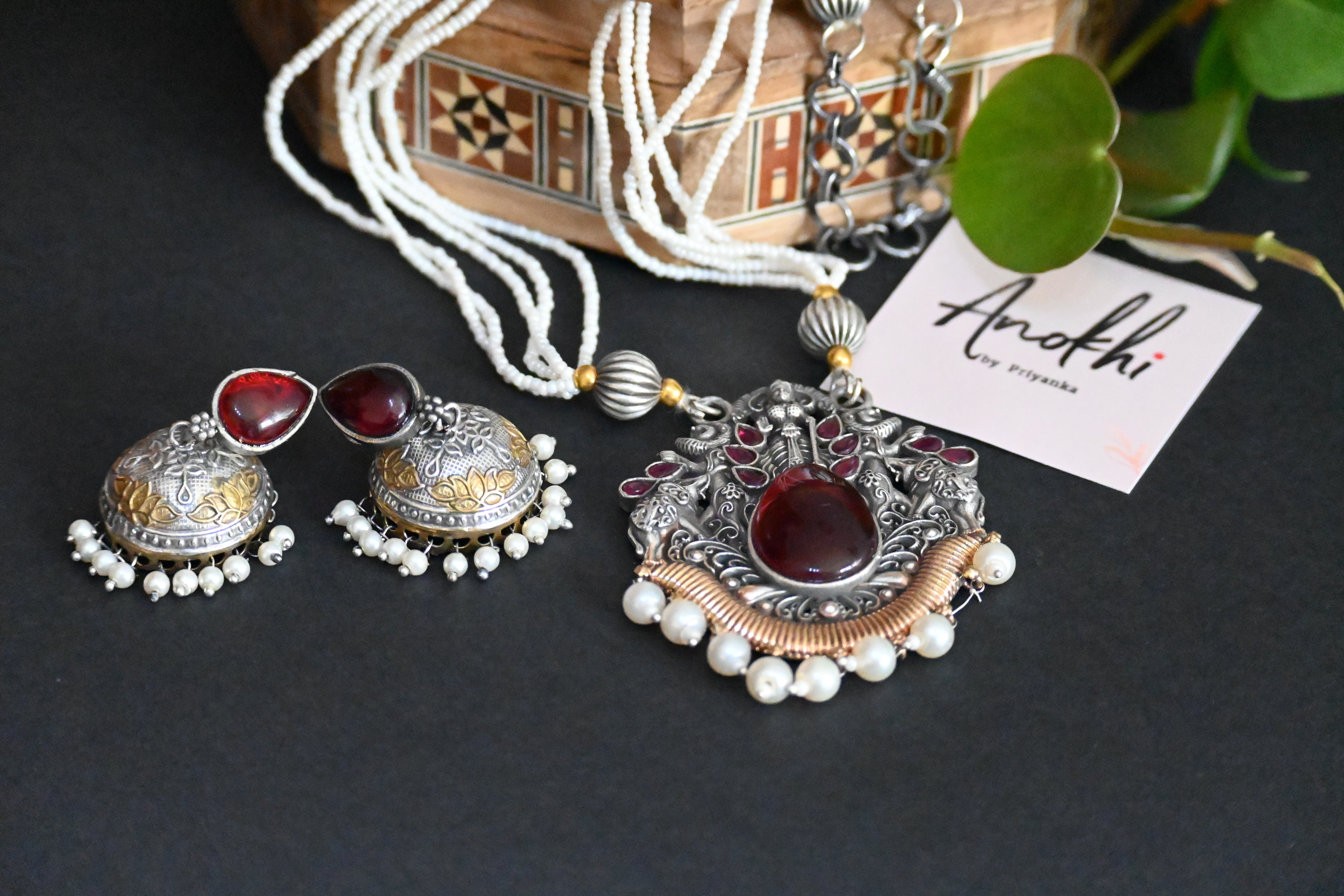 Neckless Set with light Red Monalisa stone