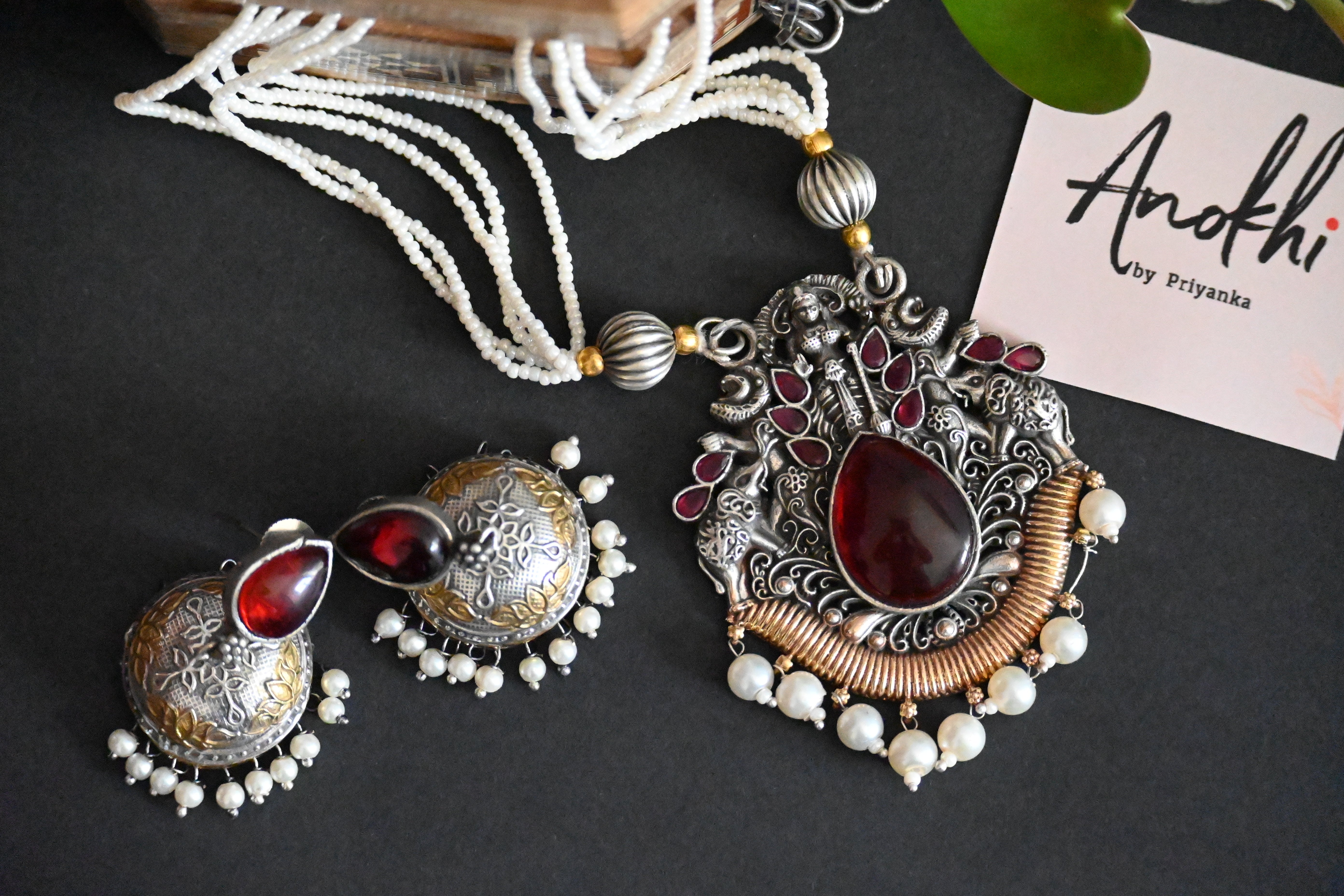 Neckless Set with light Red Monalisa stone