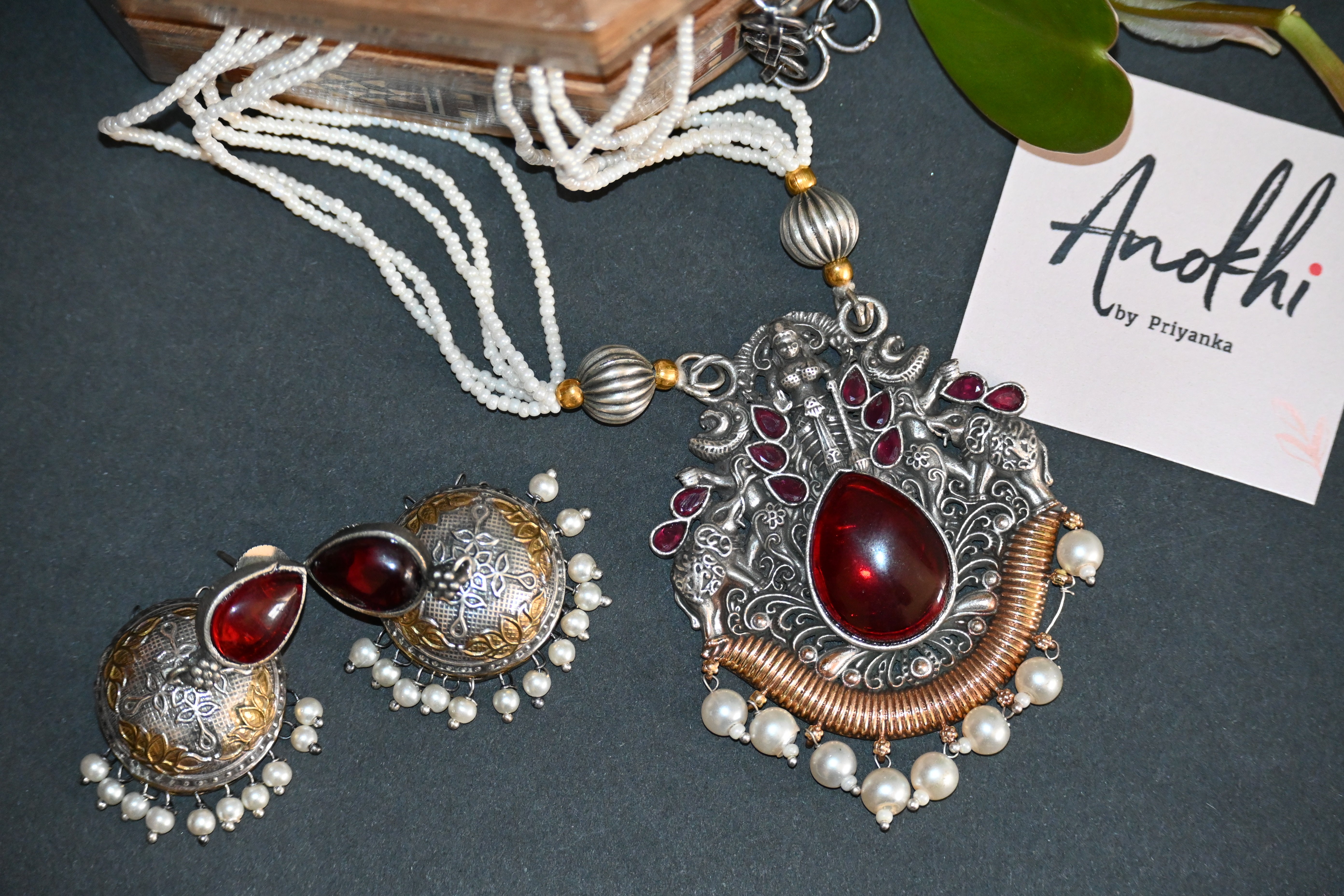 Neckless Set with light Red Monalisa stone