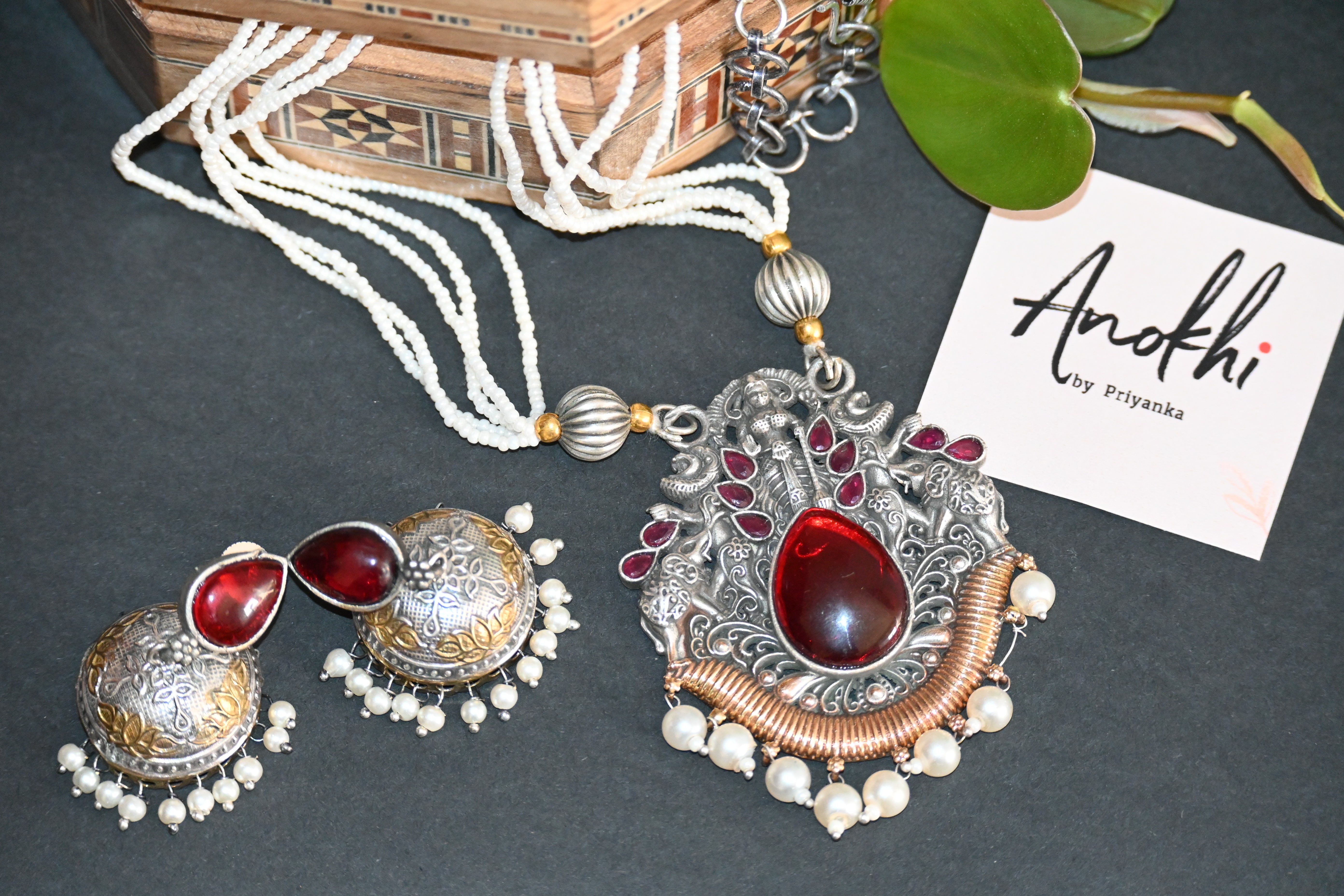 Neckless Set with light Red Monalisa stone