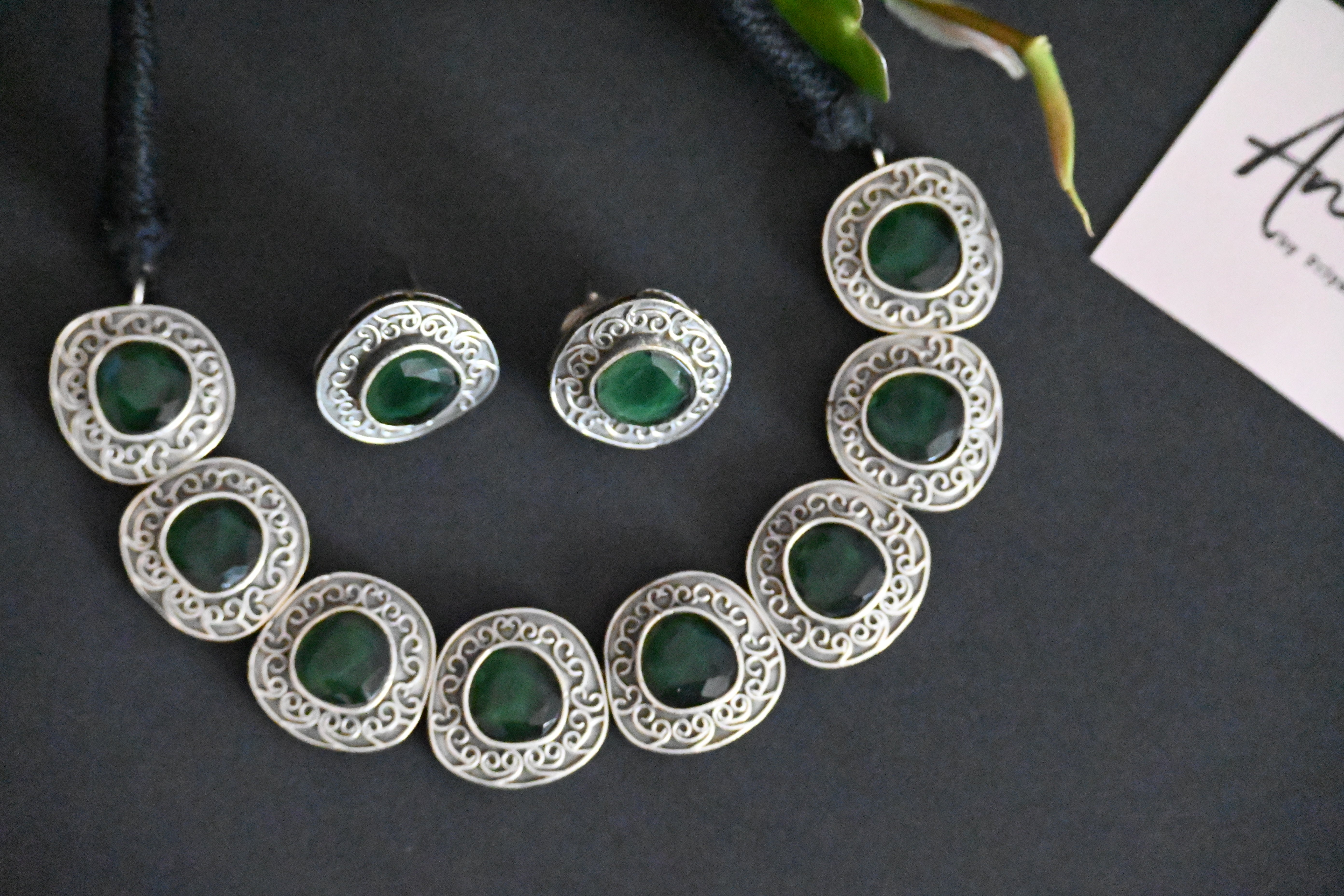 Neckless set with multipool green monalisa stone