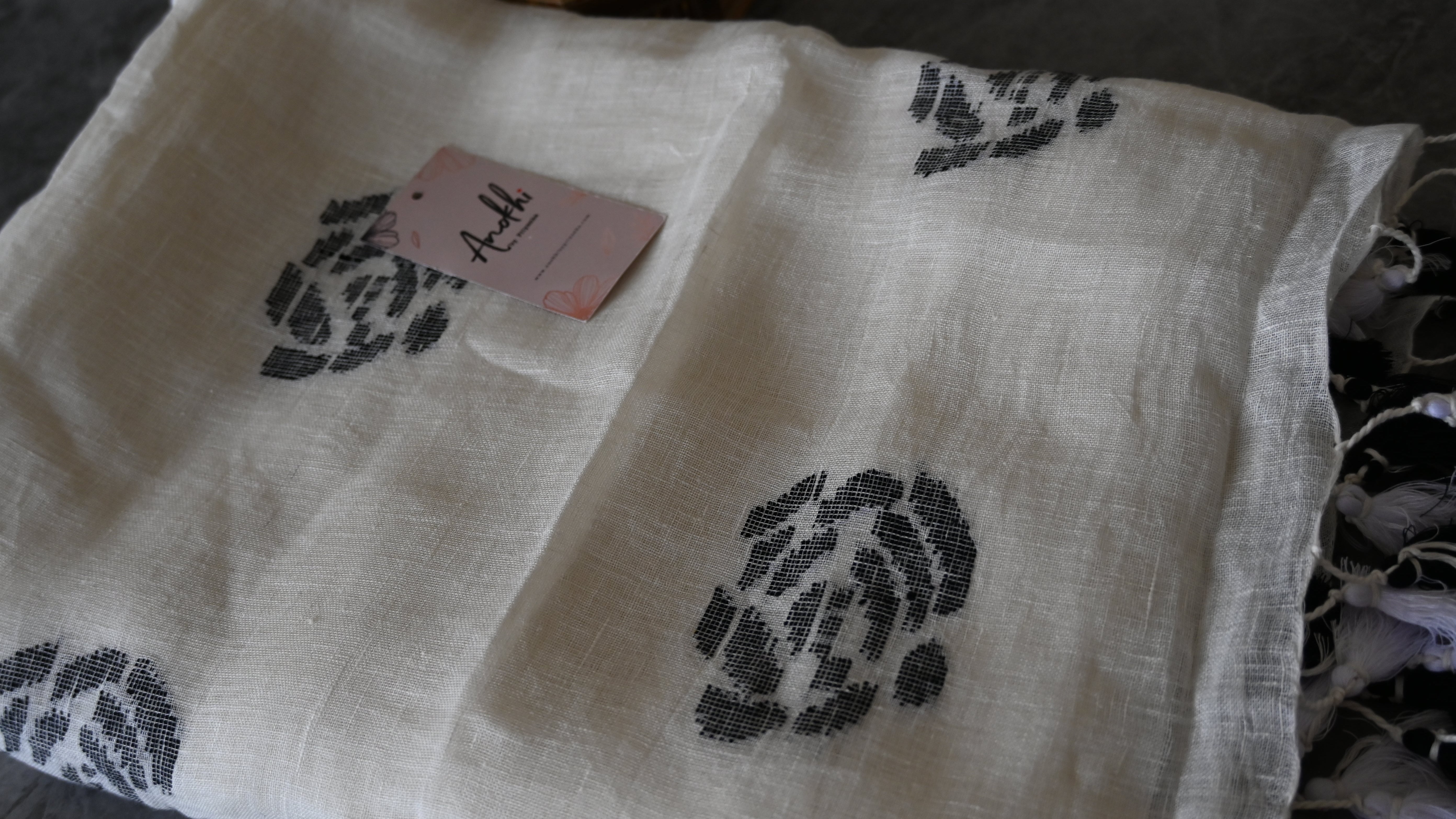 Pure Linen White Jamdani Handwoven Saree