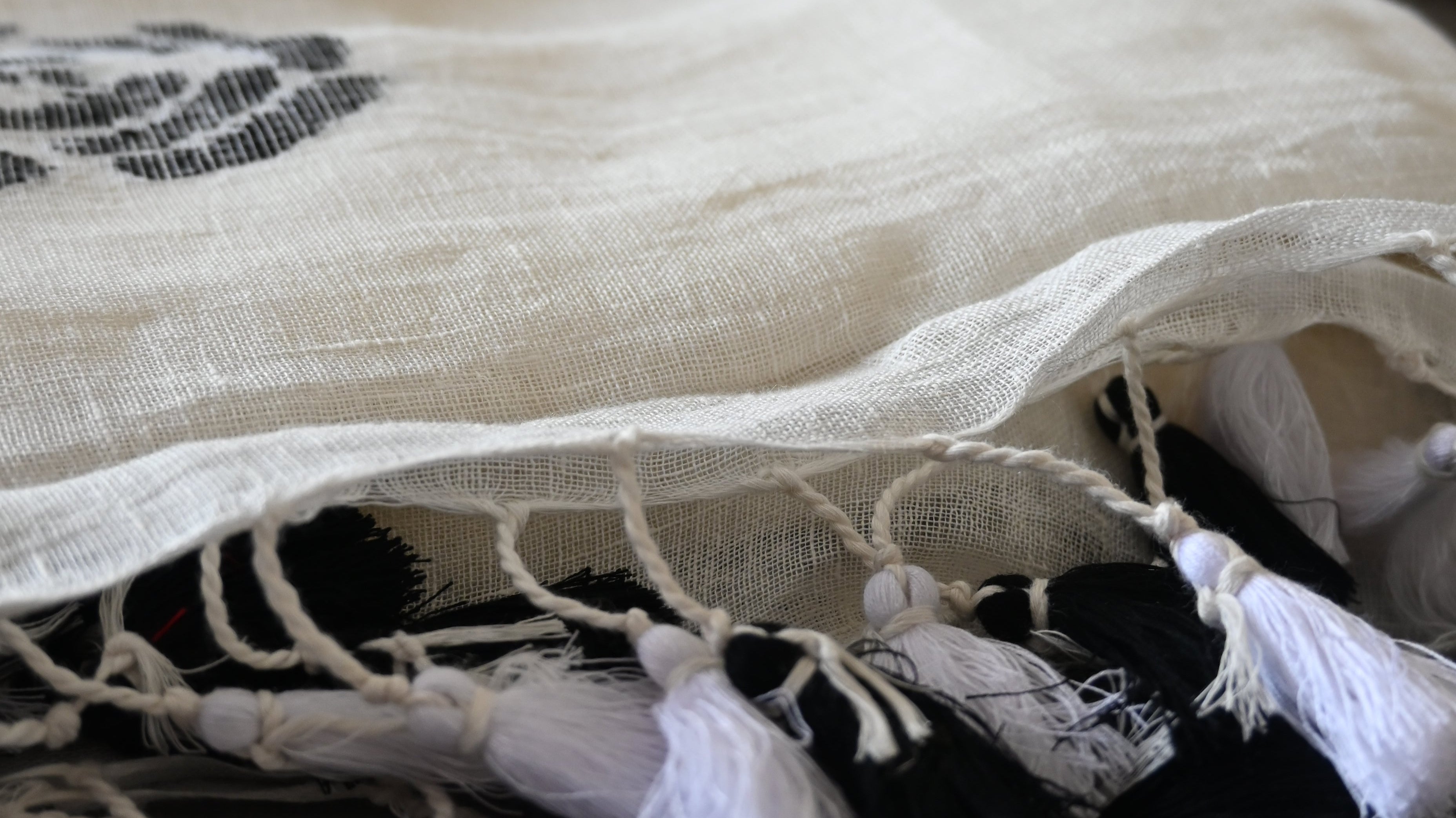 Pure Linen White Jamdani Handwoven Saree