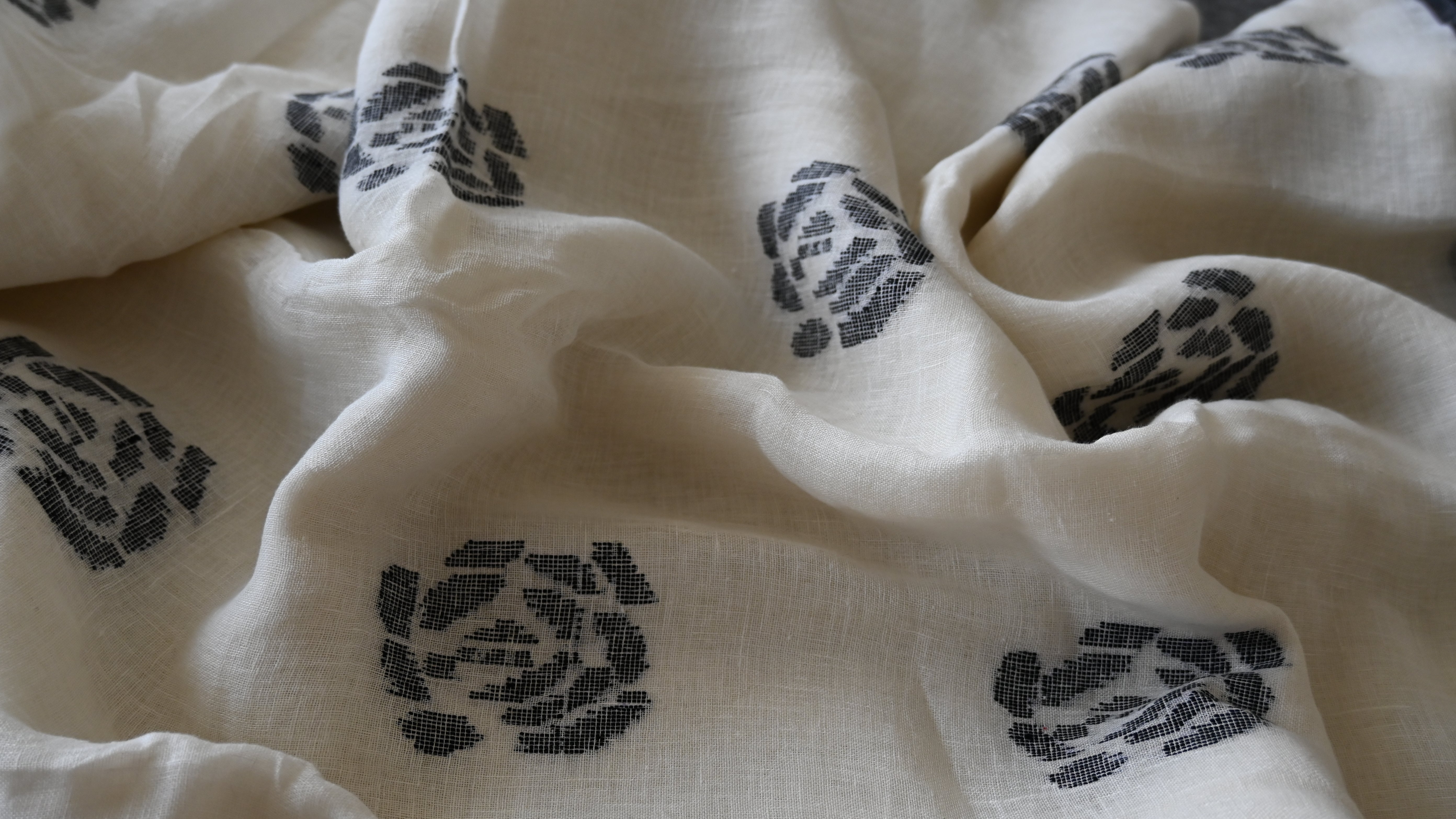 Pure Linen White Jamdani Handwoven Saree