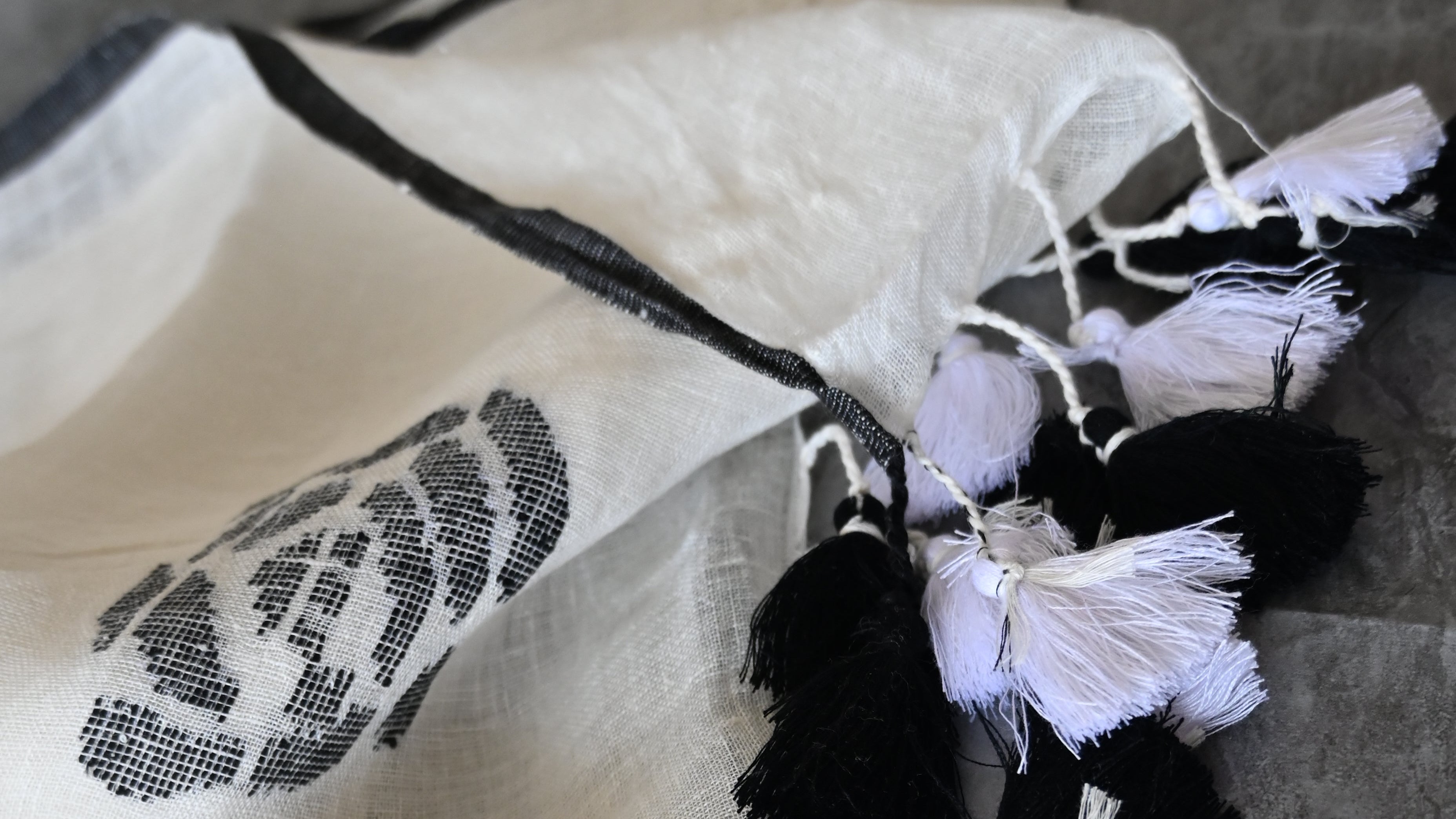 Pure Linen White Jamdani Handwoven Saree